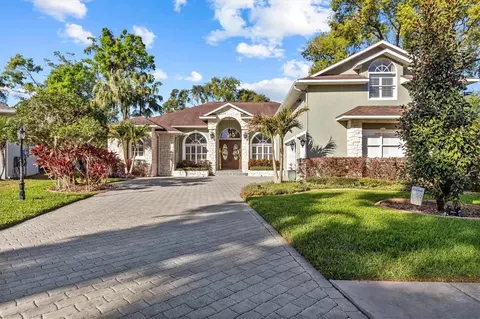 2309 Valrico Forest Dr, Valrico, FL 33594