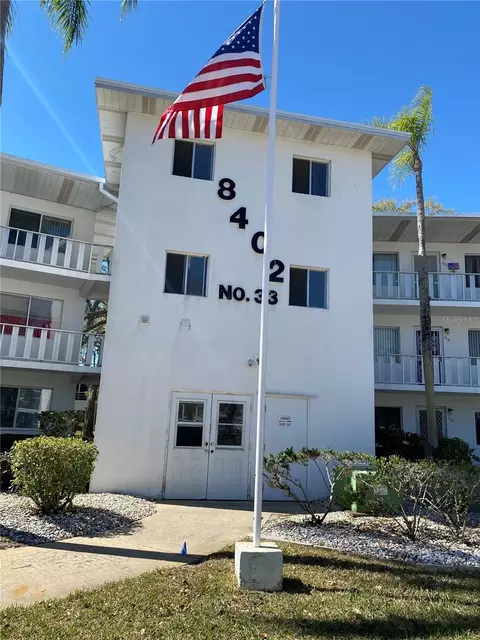 8402 111th St #303, Seminole, FL 33772