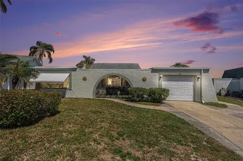 3644 Overland Dr, Holiday, FL 34691