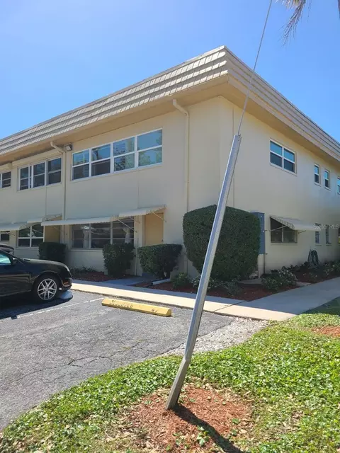 3850 13th Ave N #101, Saint Petersburg, FL 33713