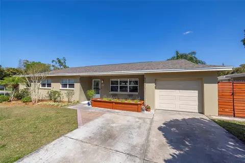 160 Avon Dr, Safety Harbor, FL 34695
