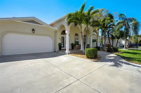 609 Osceola Rd, Belleair, FL 33756