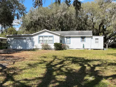 1502 S Wiggins Rd, Plant City, FL 33566