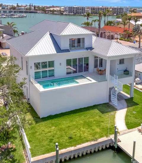 20 Bellevue Dr, Treasure Island, FL 33706