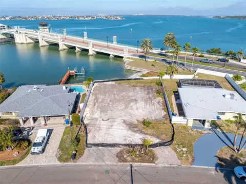 8043 Causeway Blvd S, Saint Petersburg, FL 33707