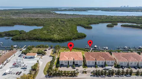 1076 Paseo Del Rio NE, Saint Petersburg, FL 33702