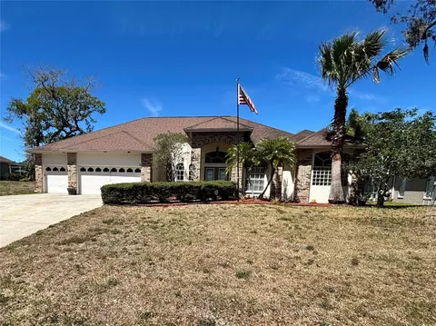 2405 Clubhouse Dr, Plant City, FL 33566