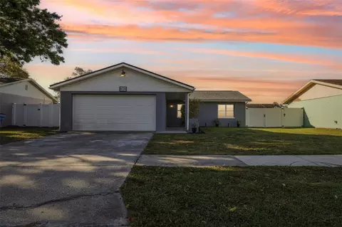 8128 Candlewoode Dr, Largo, FL 33773