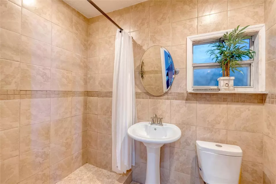 Bath - 15618 Shoal Creek Pl, Odessa, FL 33556 photo 6 of 6