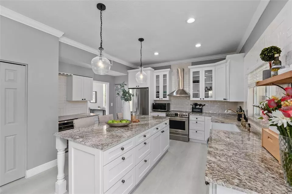 Kitchen - 15618 Shoal Creek Pl, Odessa, FL 33556 photo 3 of 7