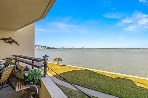 121 1st St E #105, Tierra Verde, FL 33715