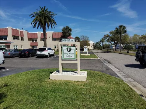 10034 64th Ave N #11, Saint Petersburg, FL 33708