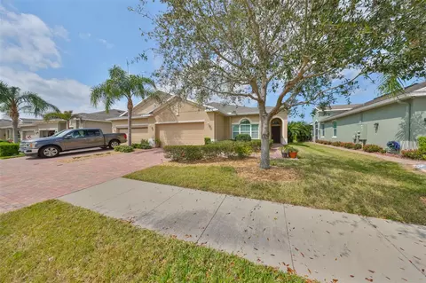 807 Chipper Dr, Sun City Center, FL 33573