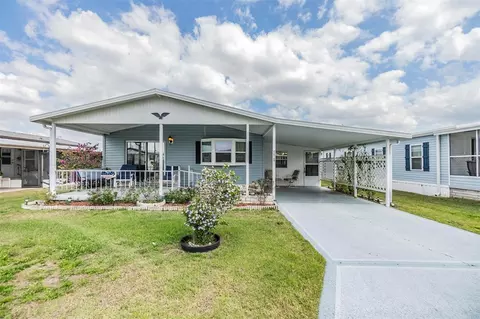5302 Montego Dr, Zephyrhills, FL 33541