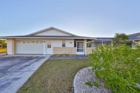 1507 Hartwick Dr, Sun City Center, FL 33573