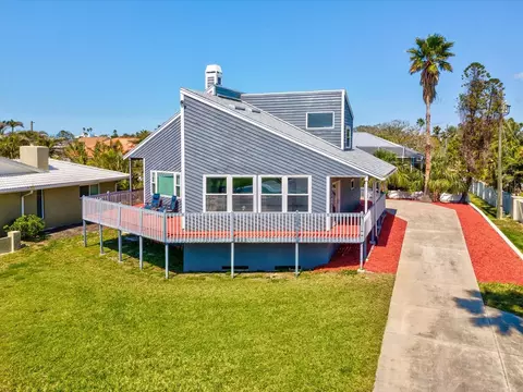 115 16th St, Belleair Beach, FL 33786