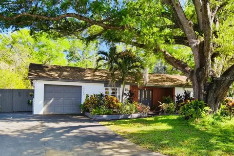 18846 Tracer Dr, Lutz, FL 33549