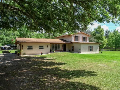 4902 Five Acre Rd, Plant City, FL 33565