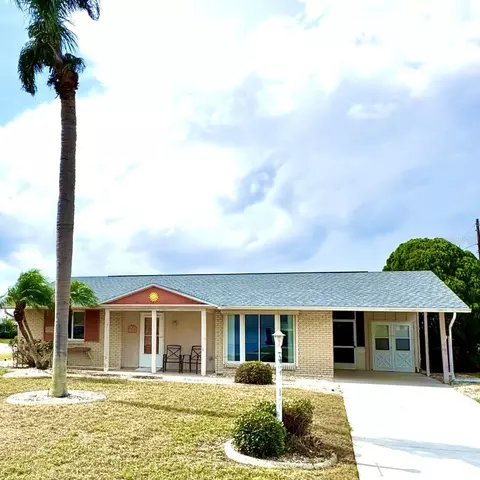 1515 Arrowhead Dr, Sun City Center, FL 33573