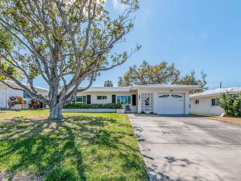 9058 141st St, Seminole, FL 33776