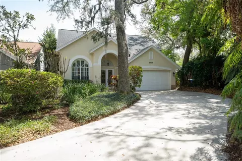 2206 Green Oaks Ln, Tampa, FL 33612