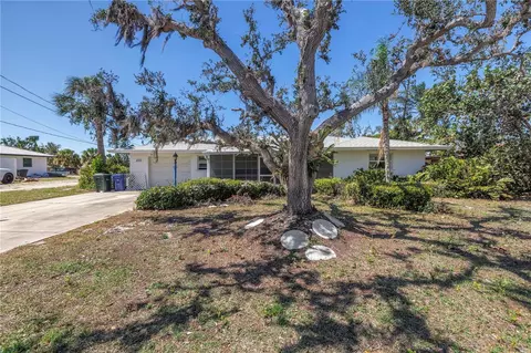 823 Bayshore Rd, Nokomis, FL 34275