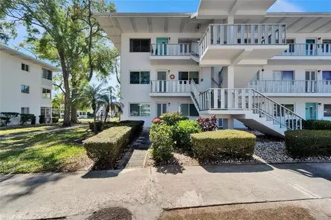 8454 111th St #201, Seminole, FL 33772