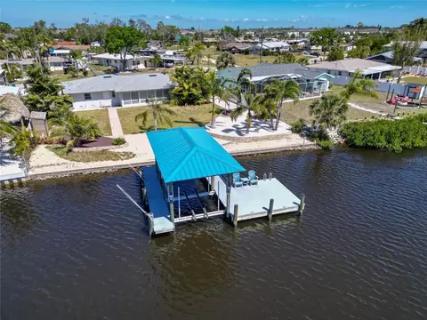 810 Blue Heron Blvd, Ruskin, FL 33570