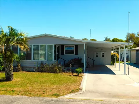 5546 Benton St, Zephyrhills, FL 33542