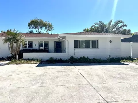 121 175th Ave E, Redington Shores, FL 33708