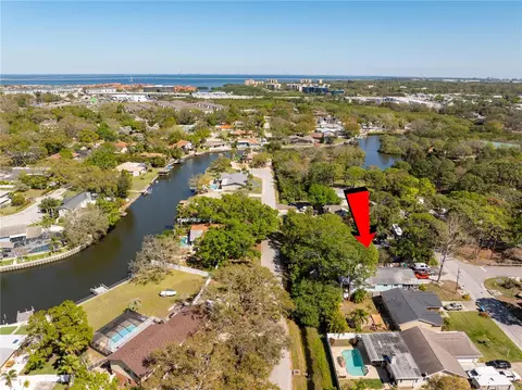 2382 Pembrook Dr, Clearwater, FL 33764