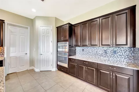 Kitchen - 6324 Brevada Ln, Apollo Beach, FL 33572 photo 3 of 4