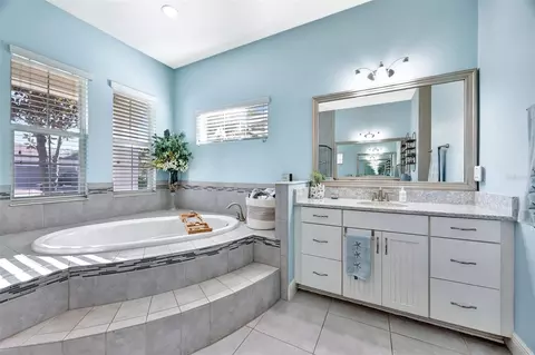Bath - 6324 Brevada Ln, Apollo Beach, FL 33572 photo 3 of 7