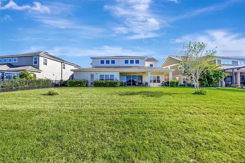 Exterior - 6324 Brevada Ln, Apollo Beach, FL 33572 photo 9 of 11