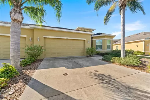 2420 Nottingham Greens Dr #82, Sun City Center, FL 33573
