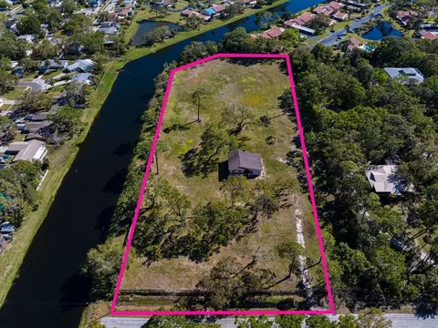 9554 90th Ave, Seminole, FL 33777