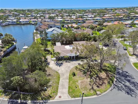 2180 Bayou Grande Blvd NE, Saint Petersburg, FL 33703