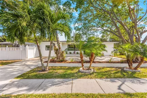 1600 Connecticut Ave NE, Saint Petersburg, FL 33703