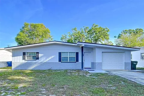 910 Lakeside Dr, Largo, FL 33778