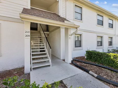209 Meadow Ln #209, Oldsmar, FL 34677