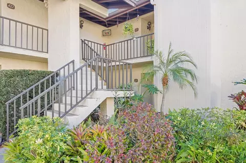 700 Starkey Rd #411, Largo, FL 33771