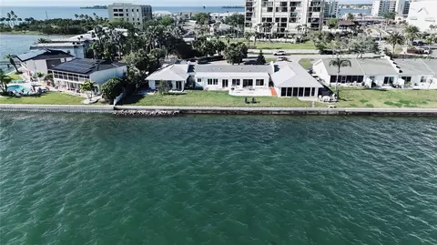 2550 Gary Cir, Dunedin, FL 34698