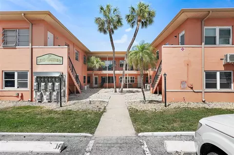121 46th Ave #2H, Saint Pete Beach, FL 33706