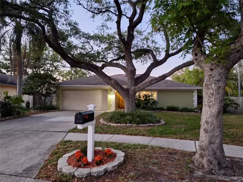 30 Harbor Lake Cir, Safety Harbor, FL 34695