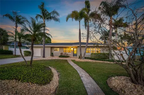 714 Bayshore Dr, Tarpon Springs, FL 34689