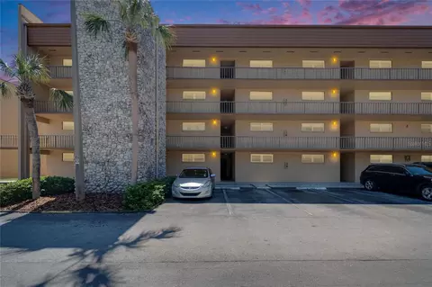 5820 N Church Ave #241, Tampa, FL 33614