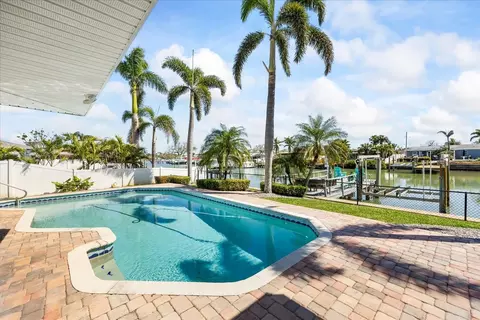 7870 Causeway Blvd S, Saint Petersburg, FL 33707