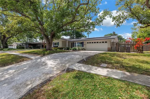 9044 Lynwood Dr, Seminole, FL 33772