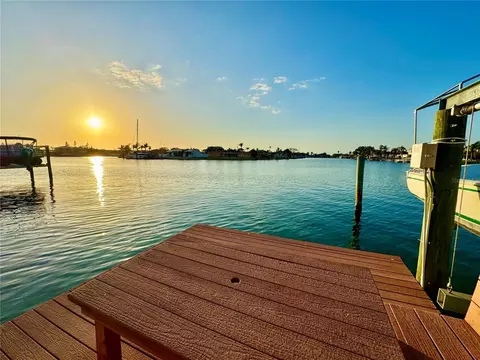 540 115th Ave, Treasure Island, FL 33706