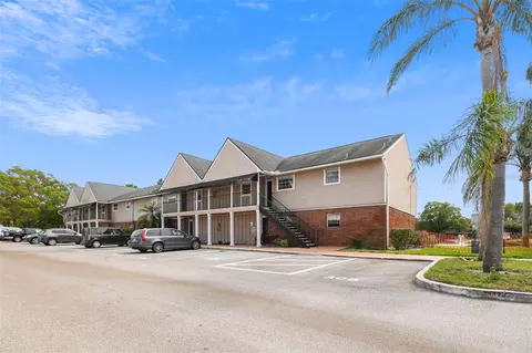 200 Country Club Dr #308, Largo, FL 33771